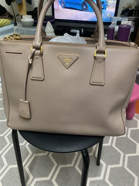 prada lux tote bn2274|Review: Prada Saffiano Medium Double Zip Top.